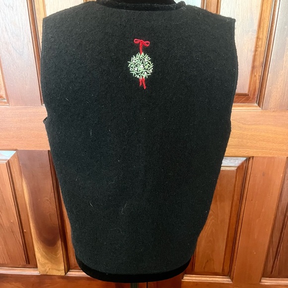 VTG Susan Bristol Christmas Vest M Black Boiled Wool Embroidered Y2K 2000 Wreath - Picture 2 of 9